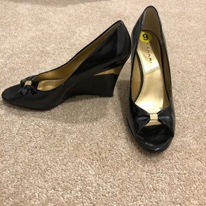 Black shoes with gold Tahari size 9